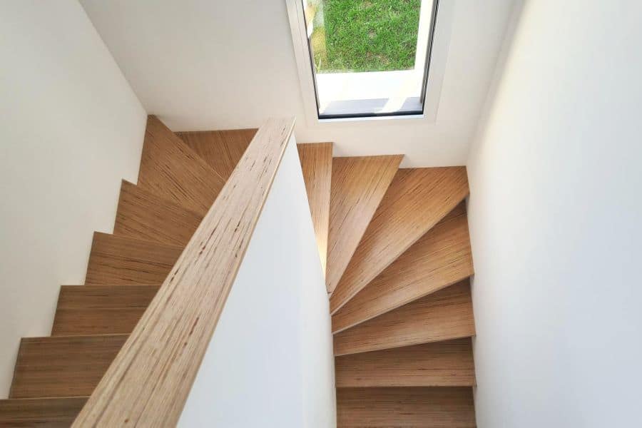 Isoler sous un escalier en bois sans perdre de place — free download