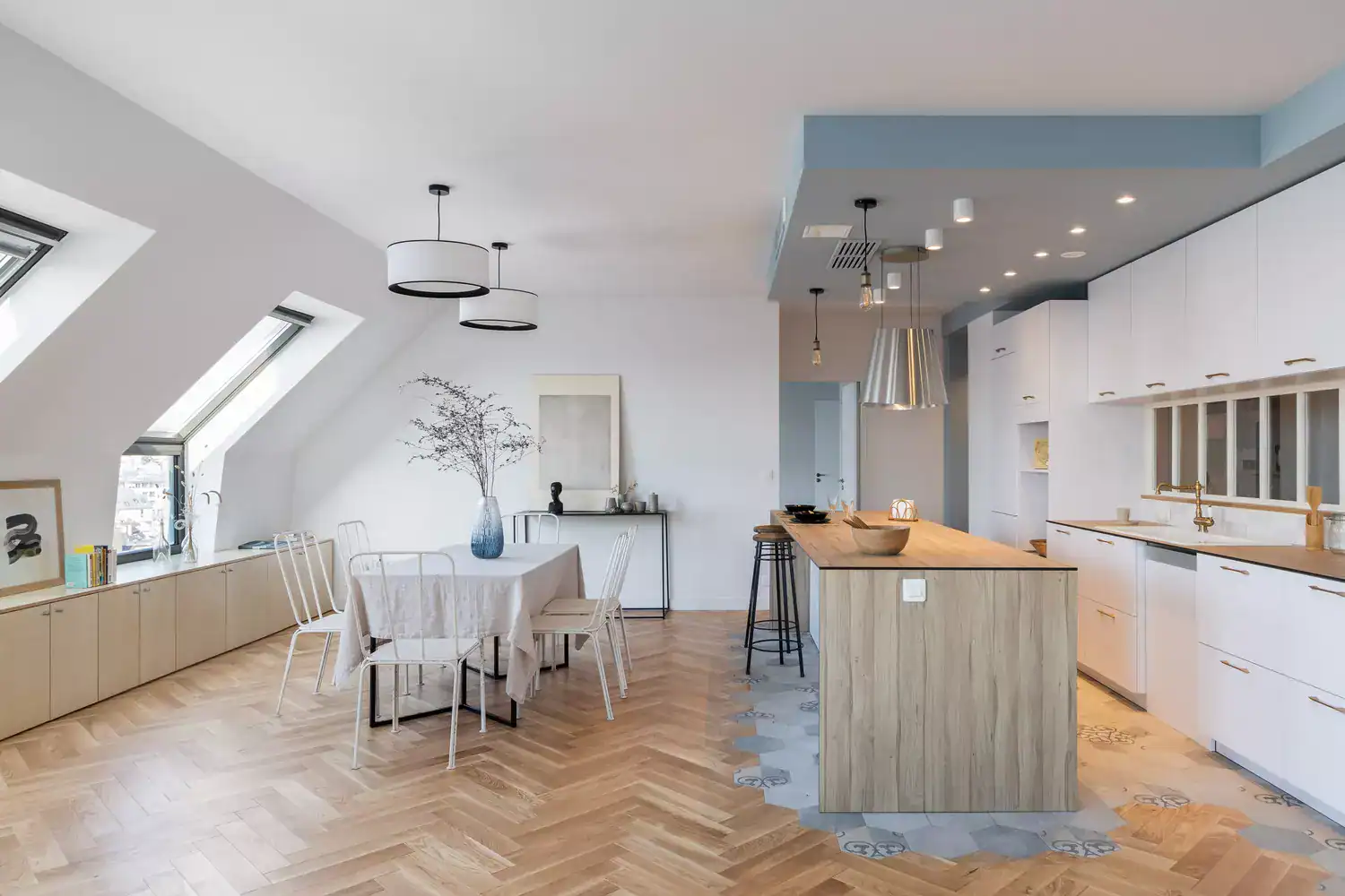 Parquet ou carrelage dans la cuisine : lequel choisir pour votre sol