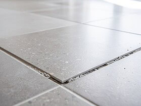 Carrelage qui se soulève : quelles assurances et garanties peuvent couvrir les réparations ? 18 Carrelage qui se soulève
