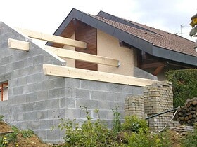 Charpente à 1 pente sur parpaing : structure, fixation et mise en œuvre 13 Charpente à 1 pente sur parpaing
