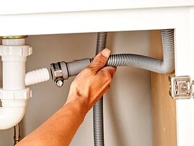 Raccorder l'évacuation du lave-vaisselle sur le siphon de l'évier : comment procéder ? 11 Raccorder l'évacuation du lave-vaisselle sur le siphon de l'évier